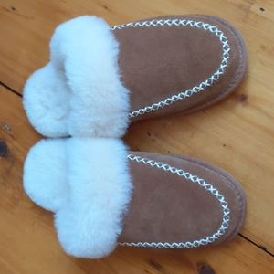 EUC Shearling slippers by Se'renis size 6/7